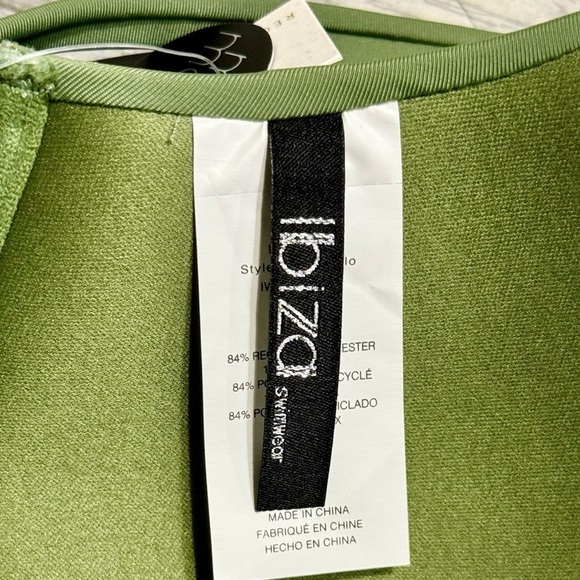 Ibiza NWT Underwire‎ Twist Front Bikini Top, size 3X - Picture 7 of 8